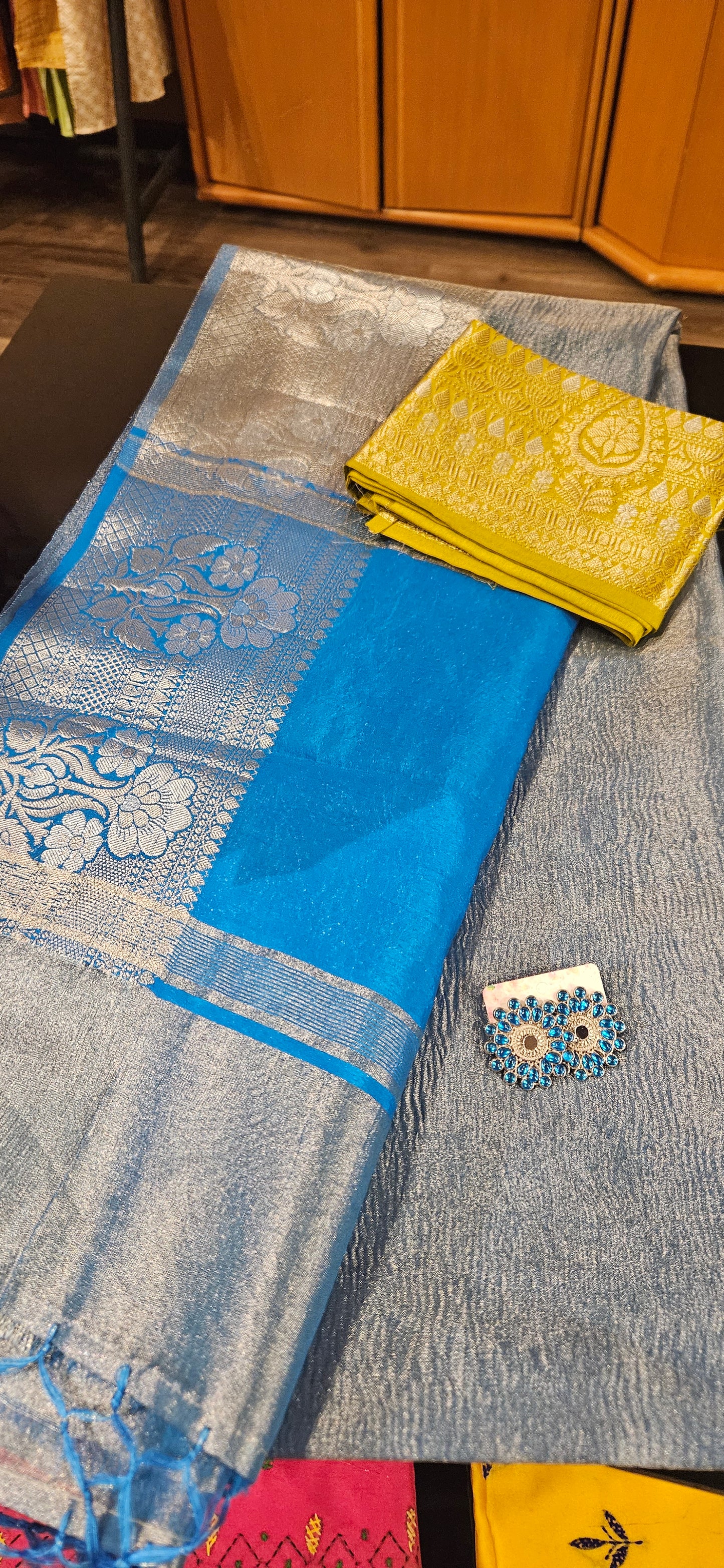 Crushed tissue saree